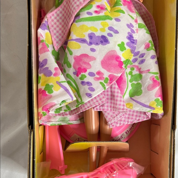 Barbie Spring Petals Special Edition - Picture 7 of 9